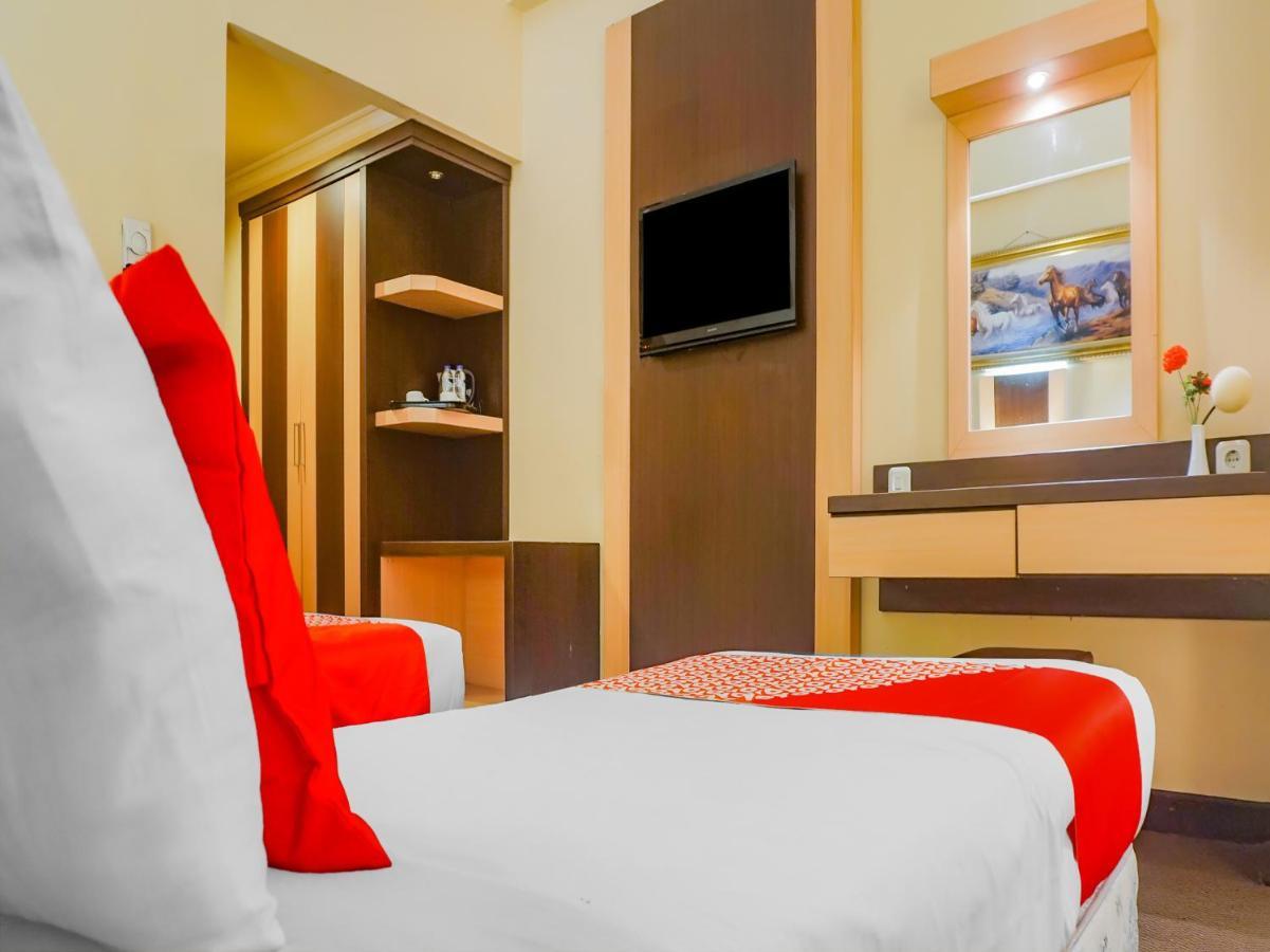 Oyo 3967 Hotel Pantai Wisata Makasar Zewnętrze zdjęcie