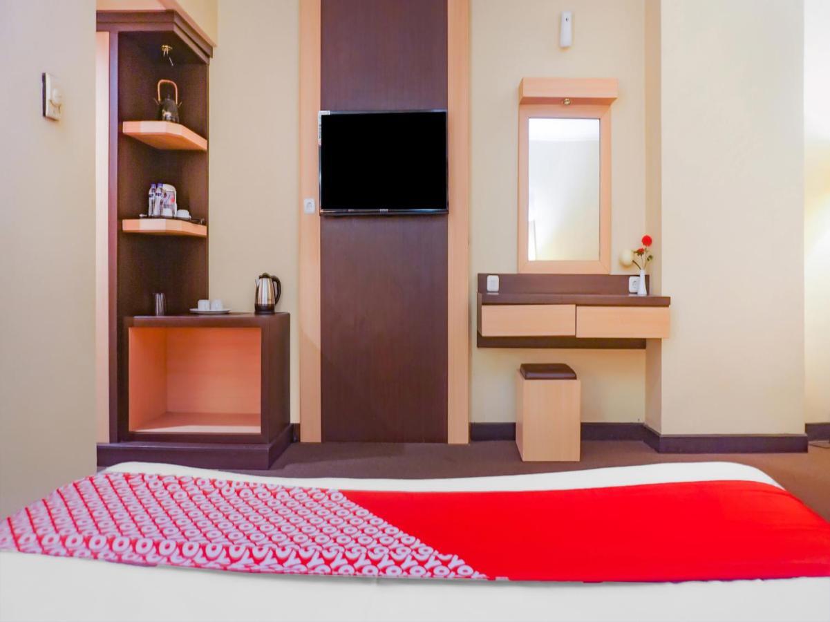 Oyo 3967 Hotel Pantai Wisata Makasar Zewnętrze zdjęcie