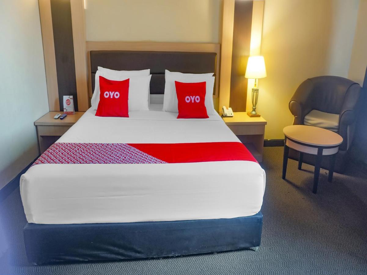 Oyo 3967 Hotel Pantai Wisata Makasar Zewnętrze zdjęcie