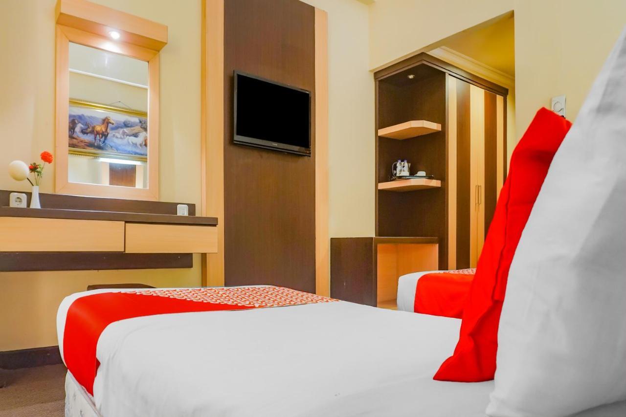 Oyo 3967 Hotel Pantai Wisata Makasar Zewnętrze zdjęcie