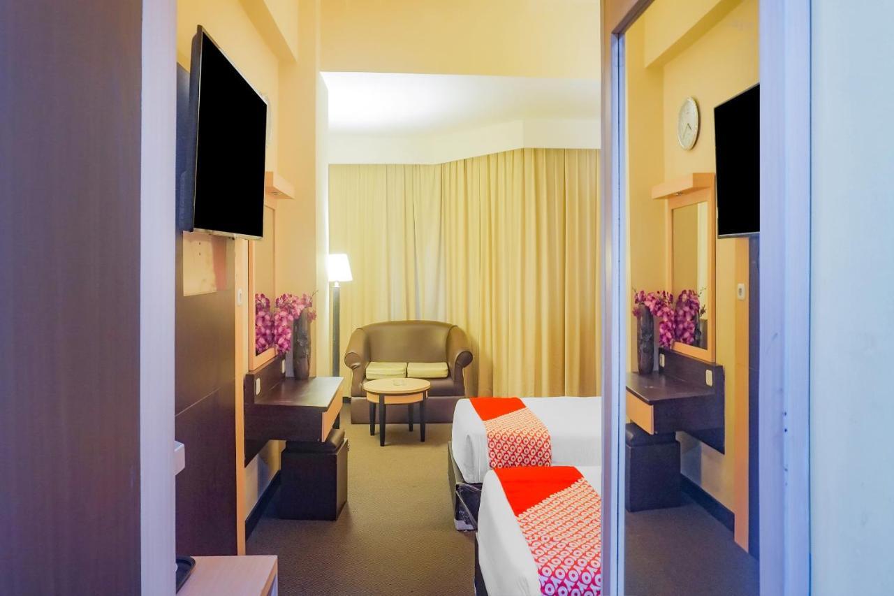 Oyo 3967 Hotel Pantai Wisata Makasar Zewnętrze zdjęcie